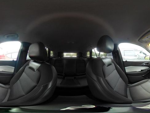 Used 2025 Chevrolet Trax LT FWD image 41