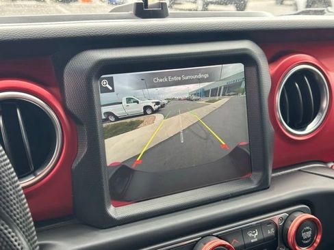 Used 2022 Jeep Gladiator Rubicon w/ Trailer Tow Package AWD/4WD image 9