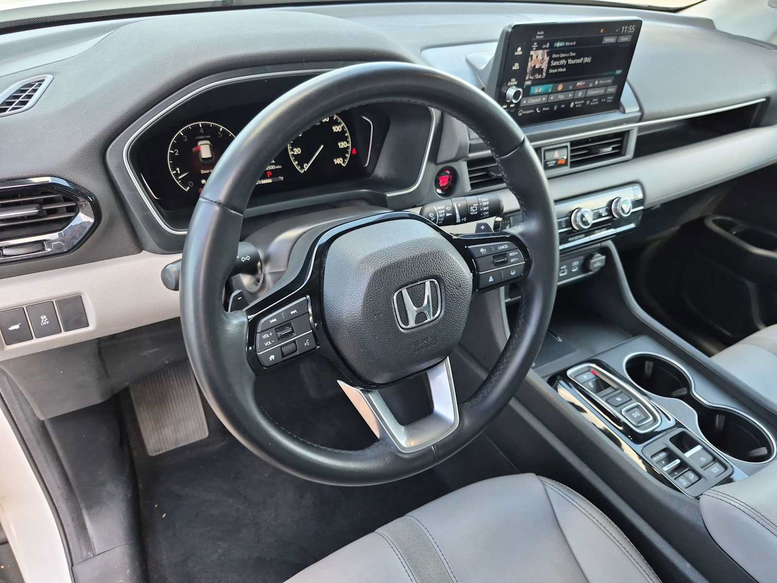 Certified 2024 Honda Pilot Touring image 2