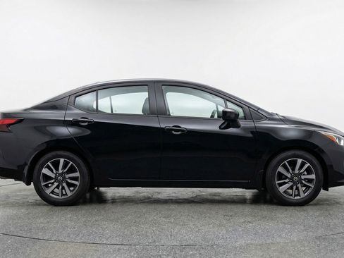 Used 2025 Nissan Versa SV image 9