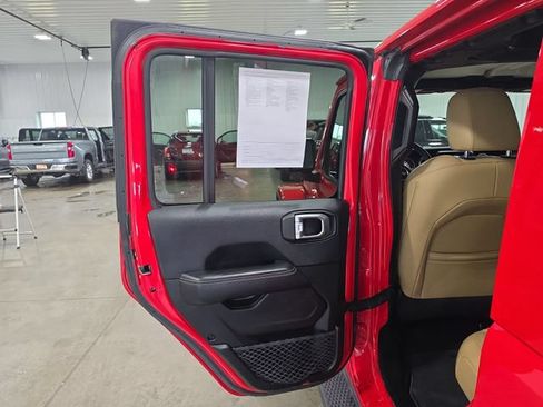 Used 2018 Jeep Wrangler Unlimited Sahara w/ Cold Weather Group AWD/4WD image 26