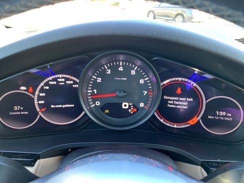 Used 2022 Porsche Cayenne Platinum Edition image 21