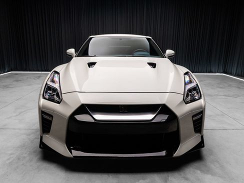 Used 2020 Nissan GT-R Premium AWD/4WD image 12