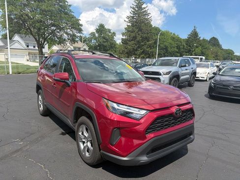 Used 2024 Toyota RAV4 XLE AWD/4WD image 4