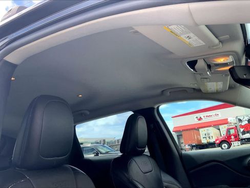 Used 2019 Jeep Cherokee Limited AWD/4WD image 29