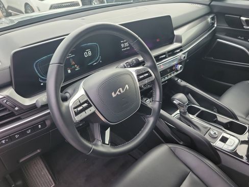 Certified 2025 Kia Telluride S image 23