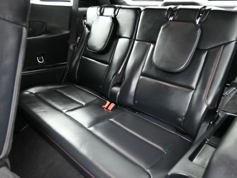 Used 2025 Ford Explorer ST-Line w/ ST-Line Street Pack image 20