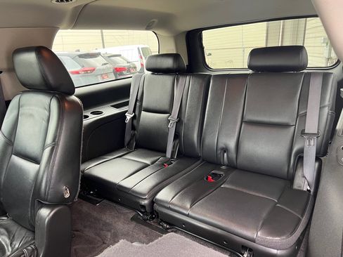 Used 2012 GMC Yukon XL SLT w/ SLT-2 Equipment Package AWD/4WD image 15