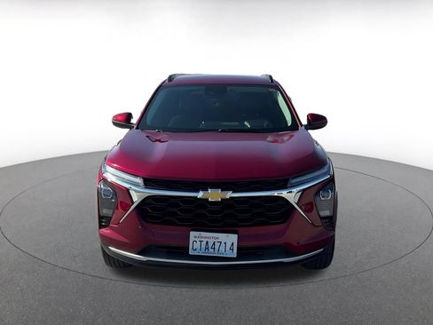 Used 2025 Chevrolet Trax LT w/ LT Convenience Package FWD image 4