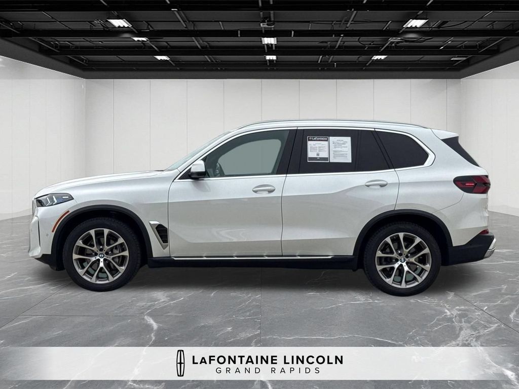 Used 2024 BMW X5 xDrive40i AWD/4WD image 2