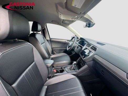 Used 2024 Volkswagen Tiguan SE image 38