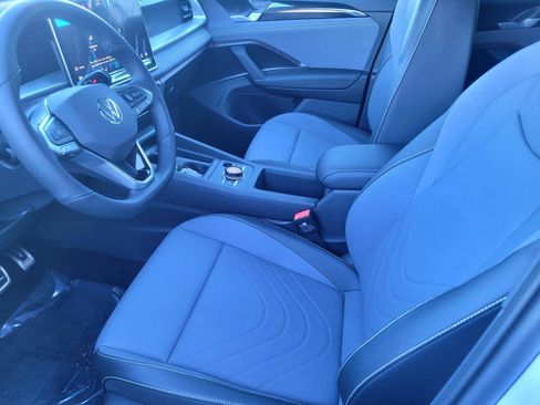 New 2026 Volkswagen Tiguan SE R-Line AWD/4WD image 14