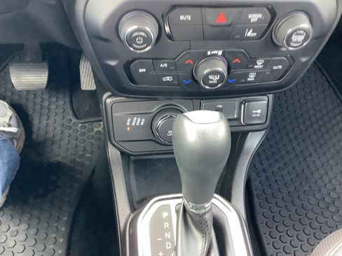Used 2022 Jeep Renegade Limited AWD/4WD image 17