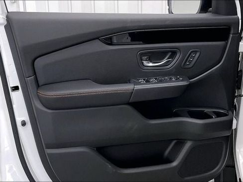 New 2026 Honda Pilot TrailSport image 11