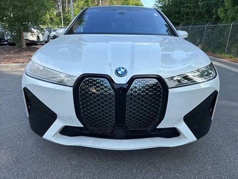 Used 2024 BMW iX xDrive50 w/ Premium Package AWD/4WD image 4