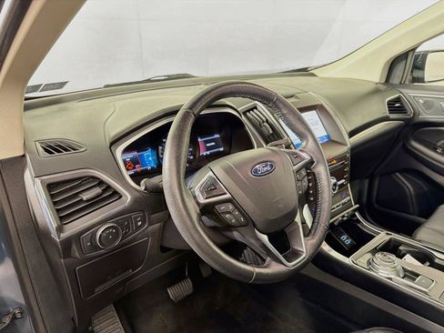 Used 2019 Ford Edge Titanium w/ Equipment Group 301A AWD/4WD image 16