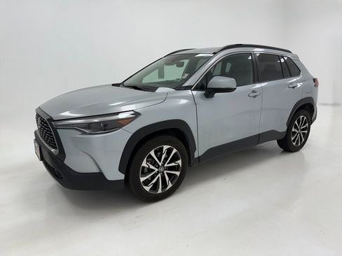 Used 2024 Toyota Corolla Cross XLE image 5