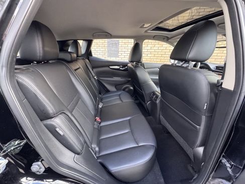 Used 2022 Nissan Rogue Sport SL w/ Premium Package image 11