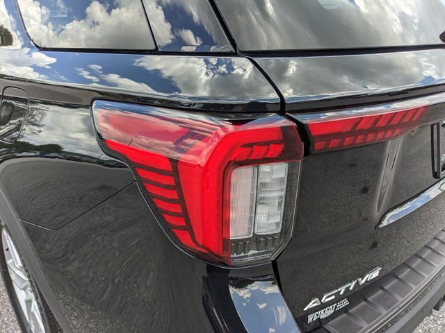 Used 2025 Ford Explorer Active RWD image 10