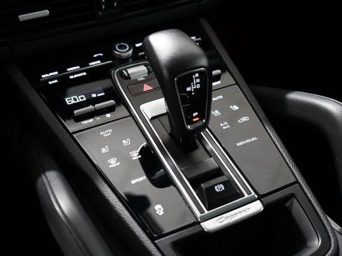 Used 2023 Porsche Cayenne Platinum Edition AWD/4WD image 27