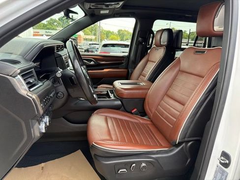 Certified 2023 GMC Yukon XL Denali Ultimate w/ LPO, Floor Liner Package AWD/4WD image 12