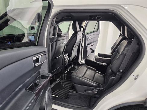 Used 2020 Ford Explorer XLT w/ Equipment Group 202A RWD image 14