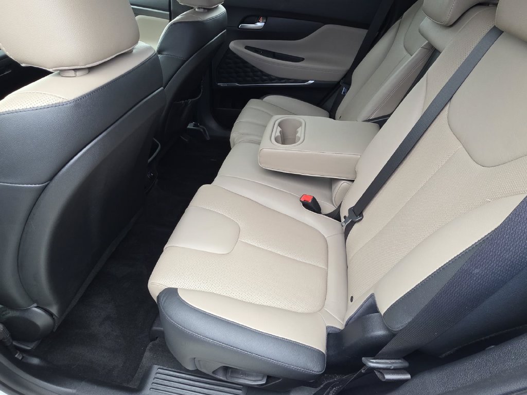 Used 2020 Hyundai Santa Fe SEL w/ Convenience + Premium Package FWD image 10