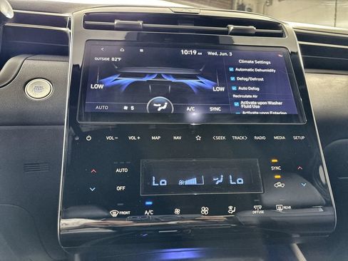 Used 2023 Hyundai Santa Cruz Limited w/ Winter Package AWD/4WD image 17