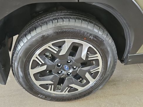 Used 2025 Subaru Forester Premium AWD/4WD image 23