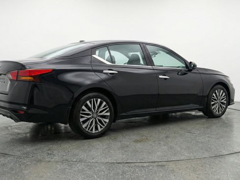 Used 2025 Nissan Altima 2.5 SV image 9