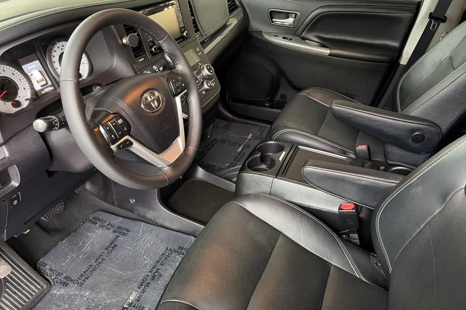 Used 2020 Toyota Sienna SE w/ Preferred Accessory Package FWD image 11