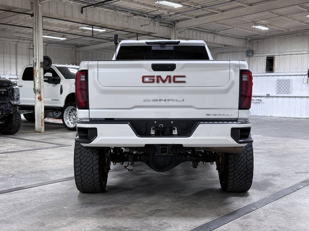 Used 2024 GMC Sierra 3500 Denali w/ Denali Reserve Package AWD/4WD image 4