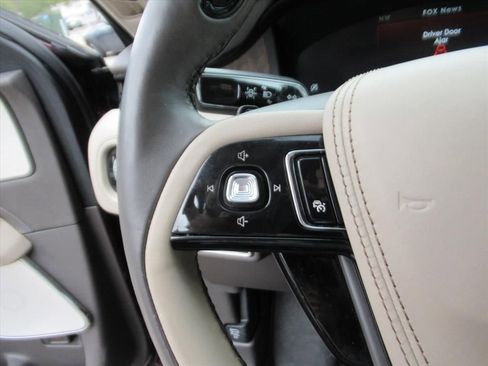 Used 2020 Lincoln Aviator Reserve w/ Equipment Group 201A image 18