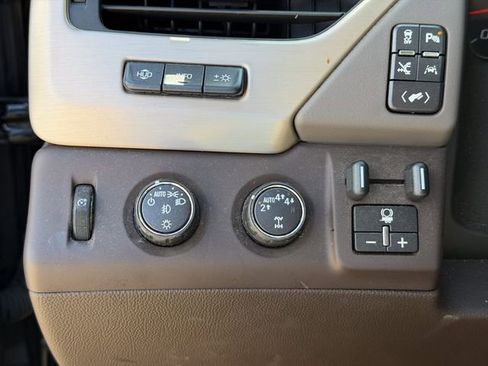 Used 2017 GMC Yukon Denali w/ Open Road Package AWD/4WD image 9