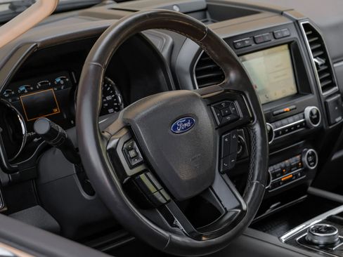 Used 2018 Ford Expedition Limited w/ Equipment Group 302A AWD/4WD image 18