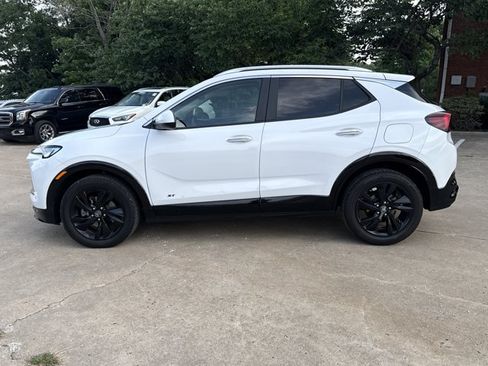 Used 2026 Buick Encore GX Sport Touring w/ Comfort Package FWD image 3
