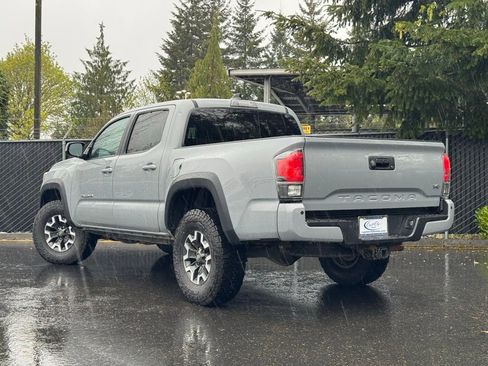 Used 2021 Toyota Tacoma TRD Off-Road w/ Technology Package AWD/4WD image 5