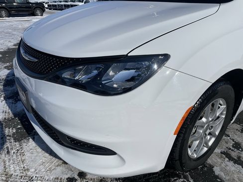 Used 2024 Chrysler Voyager LX image 27