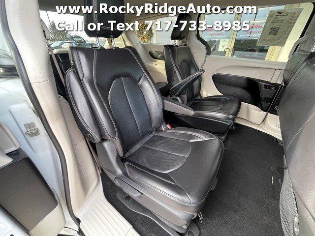 Used 2022 Chrysler Pacifica Touring-L FWD image 15
