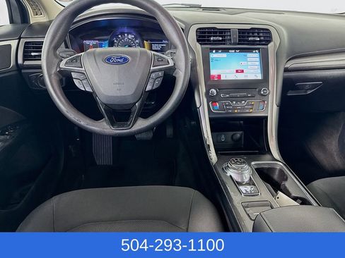 Certified 2018 Ford Fusion SE w/ Fusion SE Technology Package FWD image 22