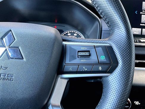 Used 2024 Mitsubishi Outlander SE image 9