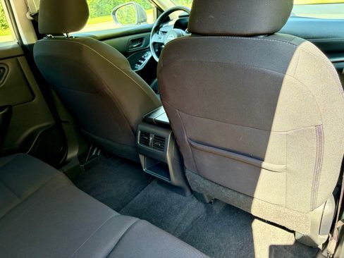 Used 2024 Nissan Rogue S AWD/4WD image 18