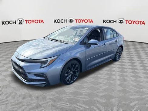 Used 2024 Toyota Corolla SE image 3