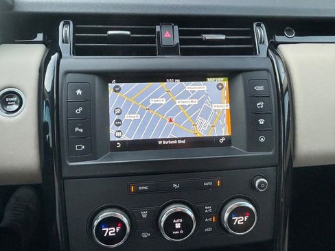 Used 2017 Land Rover Discovery SE image 39