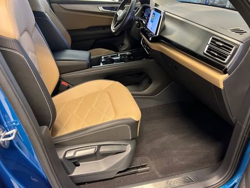 Used 2024 Volkswagen Atlas Cross Sport SE image 11