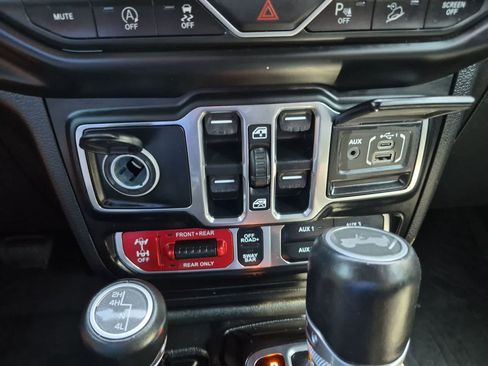 Certified 2021 Jeep Wrangler Unlimited Rubicon AWD/4WD image 32