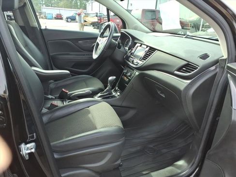 Used 2022 Buick Encore Preferred image 10