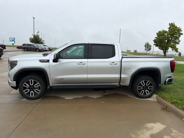 Used 2022 GMC Sierra 1500 AT4 w/ AT4 Premium Package AWD/4WD image 5