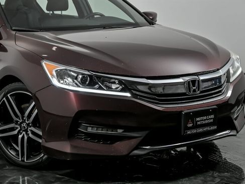 Used 2016 Honda Accord Sport image 2