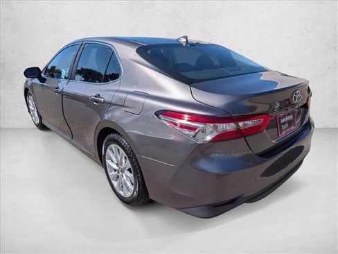 Used 2019 Toyota Camry LE FWD image 7
